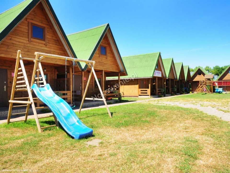 Place zabaw dla dzieci w domkach drewnianych w Sarbinowie